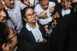 కోర్టు మెట్లెక్కిన 'దీదీ': మాజీ ముఖ్యమంత్రి హోదాలో నల్లకోటుతో వాదనలు!