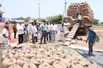 బీబీపేట మండలంలోని వరి ధాన్య కొనుగోలు కేంద్రాన్ని పరిశీలించిన జిల్లా కలెక్టర్
