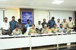*రైతులకు దగా: రూ. 30 లక్షల నకిలీ పత్తి విత్తనాల ముఠా గుట్టురట్టు!