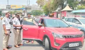 నల్ల అద్దాలపై పోలీసుల 'నజర్'.. ఒక్క రోజే రూ. 4.38 లక్షల జరిమానా!