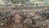 రోడ్లపై వదిలేసిన వాహనాలకు వేలం!