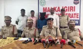 కత్తిని పట్టుకున్న కీసర పోలీసులు..