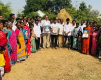 గాంధీ చిత్రపటాలతో సుడా చైర్మన్ రెడ్డి నిరసన 