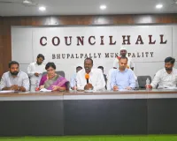 అభివృద్ధి పనులపై మున్సిపల్ అధికారులతో సమావేశం