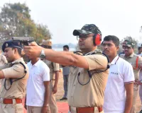 ఫైరింగ్ సాధనలో పాల్గొన్న పోలీస్ అధికారులు