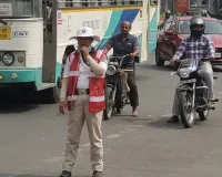 కొత్తపేట సిగ్నల్ కాడ 'హరిత'మ్మ సత్తా.. తన డ్యూటీతోనే సిటీకి చుక్కాని!