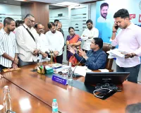 కాలనీ సంఘాల 'కబ్జా' కోరల్లో ప్రజా స్థలాలు!