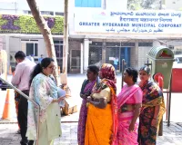 పారిశుద్ధ్య కార్మికుల ఆరోగ్యానికి 'భరోసా'