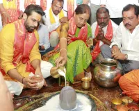 పరమేశ్వరుడికి అభిషేఖం నిర్వహించిన ఎమ్మెల్యే సబితా ఇంద్రారెడ్డి_