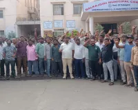 మా పొట్ట కాడి కూడు కొడితే ఊరుకోం : స్వచ్ఛ ఆటో రిక్షా కార్మికులు