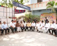 ఇక్కడ మాకు పోలీస్ స్టేషన్ వద్దని కాలనీవాసుల ఆందోళన  