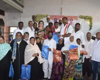 పేద ముస్లిం మహిళలకు చీరలు పంచిన కందికంటి శంకరయ్య గౌడ్ ఫౌండేషన్ 