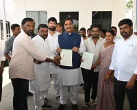 ఇబ్రహీంపట్నంలో 56 మందికి సీఎం రిలీఫ్ ఫండ్ చెక్కుల పంపిణీ