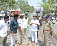 ట్రాఫిక్ అంతరాయం లేకుండా డివైడర్ వెడల్పు తగ్గించండి...