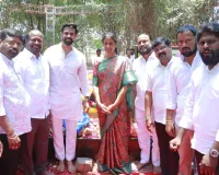 జననేత స్మృతిలో.. అశ్రునయనాల నివాళి