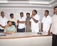 బదిలీపై వెళ్తున్న జోనల్ కమిషనర్ హేమంత్ కేశవ్ పాటిల్‌కు ఘన వీడ్కోలు