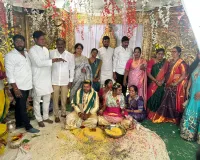 వధూవరులను ఆశీర్వదించిన పారిజాత నర్సింహారెడ్డి దంపతులు