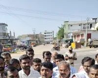 అక్బర్‌పేట్ భూంపల్లి చౌరస్తాలో రైతుల ఆందోళన