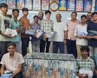 ఇచ్చిన మాట ప్రకారం విద్యార్థులకు కొత్త బట్టల బహుమతి
