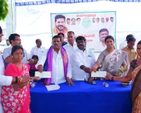 గుమ్మడిదల లో 26 లక్షల రూపాయల విలువైన కళ్యాణ లక్ష్మి, షాది ముబారక్ చెక్కులను పంపిణీ చేసిన ఎమ్మెల్యే జిఎంఆర్ 