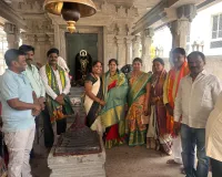 శ్రీ వాసవి మాత ఆలయంలో ఘనంగా వివాహ వార్షికోత్సవం: పాల్గొన్న చిగిరింత పారిజాత నర్సింహారెడ్డి