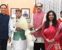 లోక్‌భవన్‌లో గవర్నర్‌తో కీలక భేటీలు