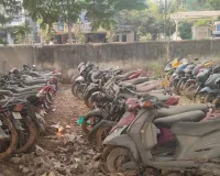 రోడ్లపై వదిలేసిన వాహనాలకు వేలం!