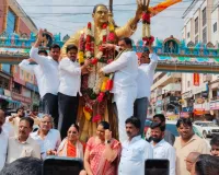 ఎన్.టి రామారావు విగ్రహానికి పూలమాలలు వేసి ఘన నివాళులు అర్పించినమల్ రెడ్డి రాంరెడ్డి. 