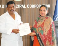 డివిజన్ల అభివృద్ధికి నిధులు కేటాయించండి..