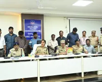 *రైతులకు దగా: రూ. 30 లక్షల నకిలీ పత్తి విత్తనాల ముఠా గుట్టురట్టు!