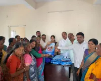 మహేశ్వరం నియోజకవర్గంలో ఇందిరమ్మ చీరల పంపిణీ.. 