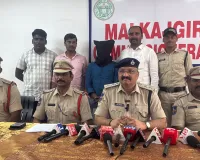 కత్తిని పట్టుకున్న కీసర పోలీసులు..