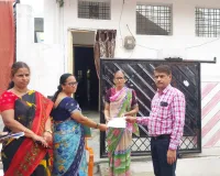 సరూర్‌నగర్‌లో ఎస్‌ఐఆర్ ప్రక్రియను పరిశీలించిన తహసీల్దార్