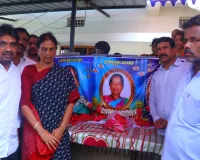 *షాబాద్‌లో ఆరుగురి హత్య.. బాధిత కుటుంబాన్ని పరామర్శించిన సబితా ఇంద్రారెడ్డి, నరేందర్ రెడ్డి