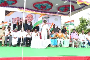 దేశంలో ఏ రాష్ట్రం లో లేనివిధంగా తెలంగాణలో స్వతంత్ర భారతవజ్రోత్సవాలు