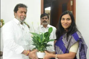 మర్యాదపూర్వకంగా మంత్రి దామోదర్ రాజనర్సింహ ని కలిసిన నూతన జిల్లా కలెక్టర్ పి. ప్రావీణ్య