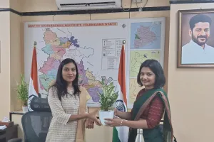 కలెక్టర్ ని కలిసిన సబ్ కలెక్టర్ ఉమా హారతి