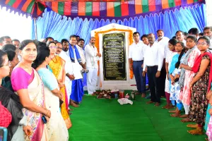 పేద విద్యార్థులకు నాణ్యమైన విద్య అందించడమే ప్రభుత్వ లక్ష్యం.