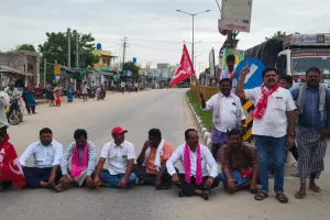 గరిడేపల్లి మండలం కీతవారిగూడెంలో ఎన్ హెచ్ 167 పై అఖిలపక్షం ధర్నా..