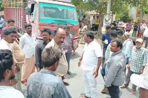 మేము సాగు చేస్తున్న భూములు మాకే ఇవ్వాలి..