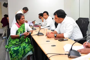 అర్జీల పరిష్కారంపై ప్రత్యేక దృష్టి సారించాలి. 