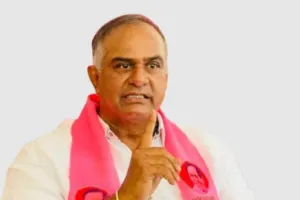 యూరియా కొరతతో రైతులు అల్లాడుతున్నారు.