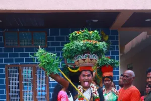 శ్రావణమాసం బోనమెత్తిన శివసత్తులు