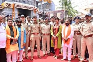 బాలాపూర్ గణేశున్ని దర్శించుకున్న సీపీ సీవీ ఆనంద్.. 