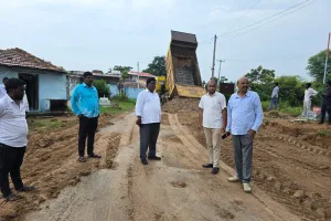 అధిక వర్షాలతో దెబ్బతిన్న జనగాంమర్రి, మాందాపూర్ రోడ్ పునరుద్ధరణ