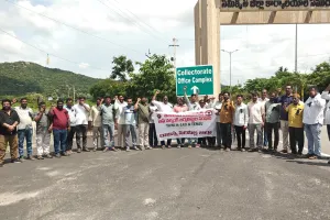 జర్నలిస్టుల రక్షణకు ప్రత్యేక చట్టం తీసుకురావాలి