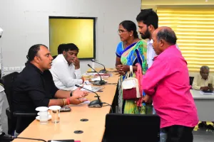 అర్జీలు సకాలంలో పరిష్కరించాలి