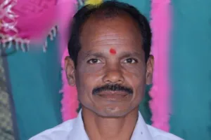 పదవుల కోసం ప్రజలను మోసం చేస్తున్నారు : శేషగిరి