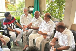 సిద్దేశ్వర్ సతీమణి పార్థివ దేహానికి నివాళులు అర్పించిన ఎమ్మెల్యే చింత ప్రభాకర్ 