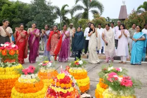 కలెక్టరేట్‌లో ఘనంగా బతుకమ్మ పండుగ ప్రారంభం